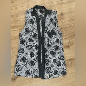 Women’s sleeveless floral blouse